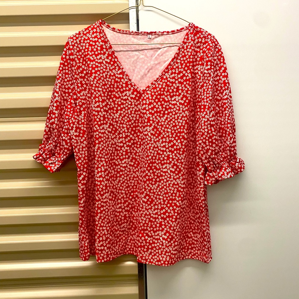 NWOT Red and White Floral Shirt Mid Length Sleeves Size L